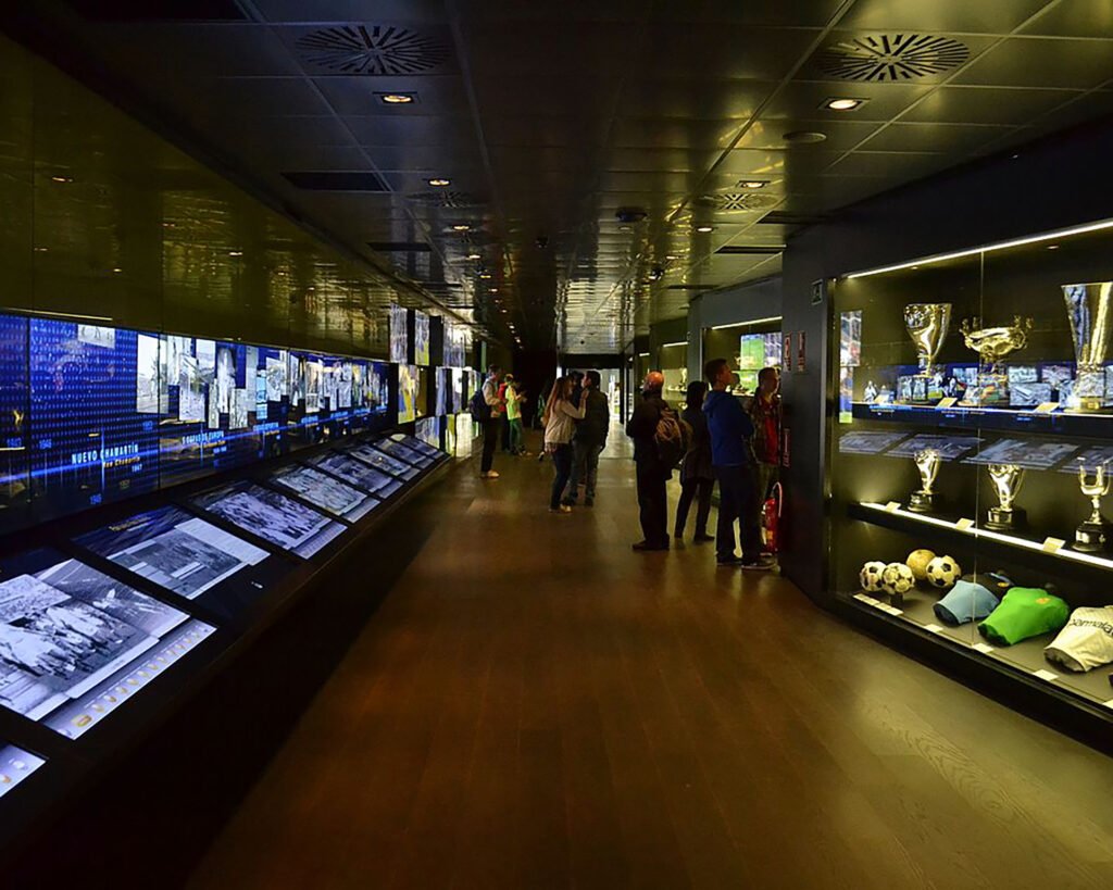 Bernabéu_Tour_(5)_(16597152507)